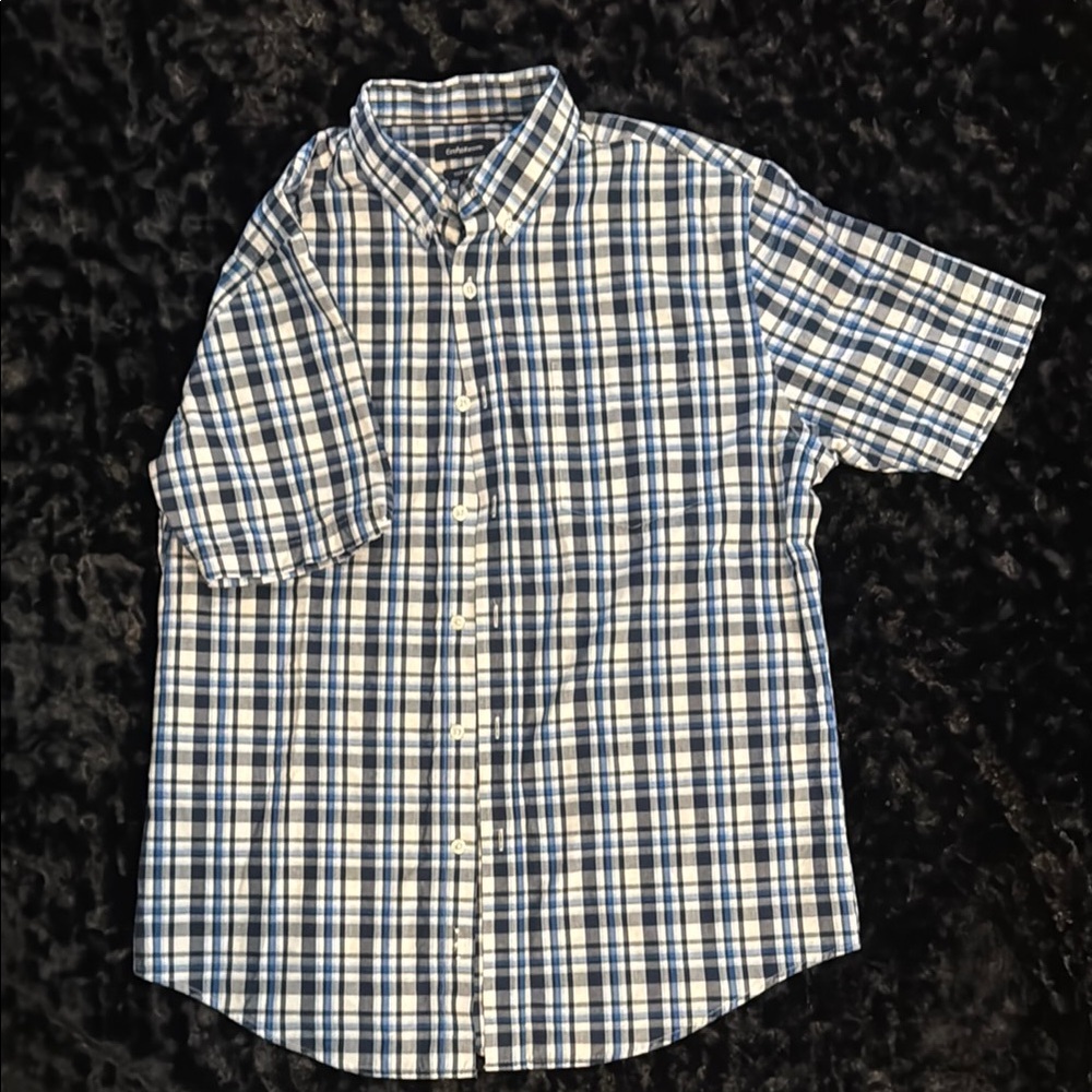 Men’s Croft & Barrow Blue and White Casual Button Down Shirt with pocket